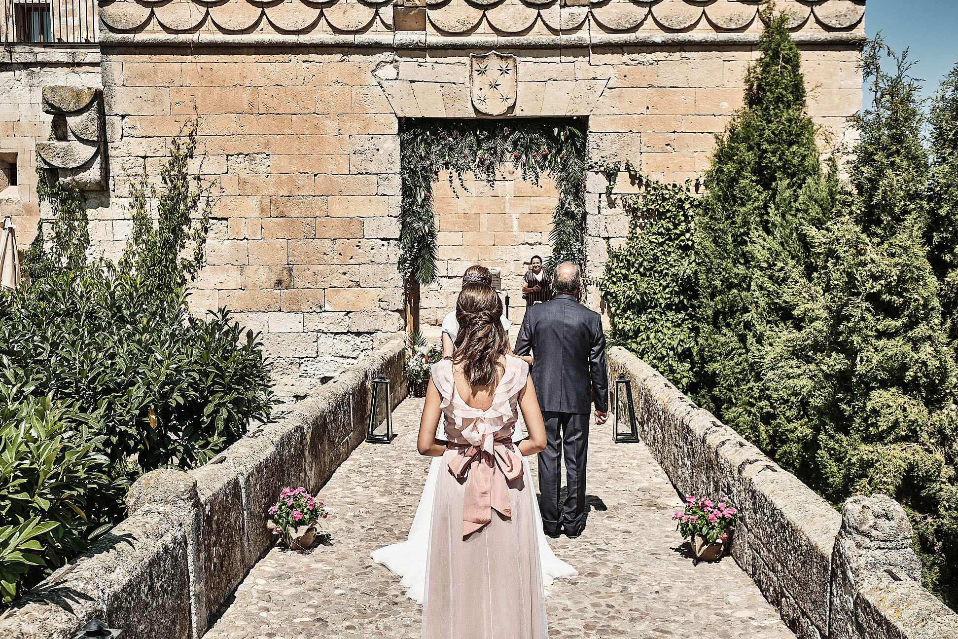 boda en castillo del buen amor ceremonia en el patio de armas y baile con castillo rebatestudio018