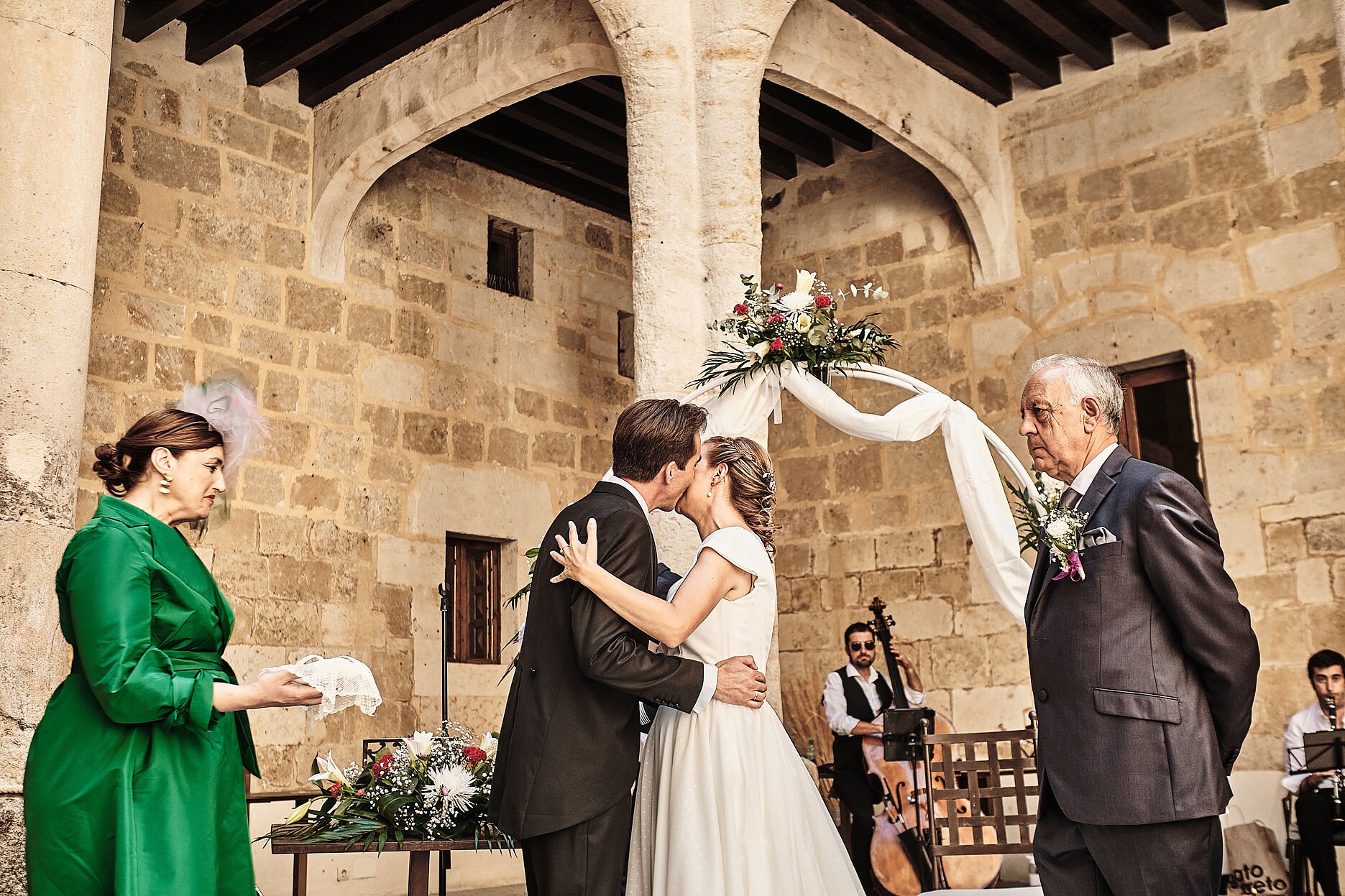 boda en castillo del buen amor ceremonia en el patio de armas y baile con castillo rebatestudio019