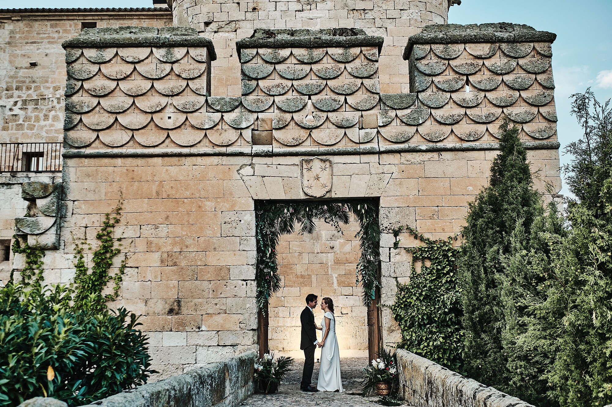 boda en castillo del buen amor ceremonia en el patio de armas y baile con castillo rebatestudio031